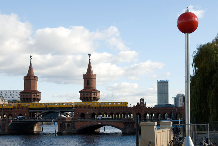 Blick auf die Oberbaumbrücke in Friedrichshain-Kreuzberg - Bild 4 von 4